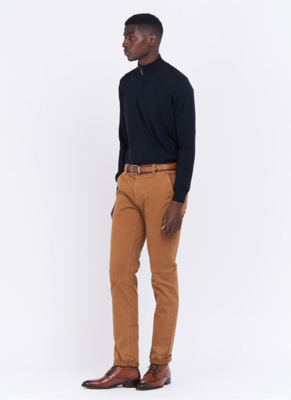 le-tailleur-bleu-perpignan-pantalon-chino-coupe-ajustee-charles-le-golf-74emilien-tabac-01